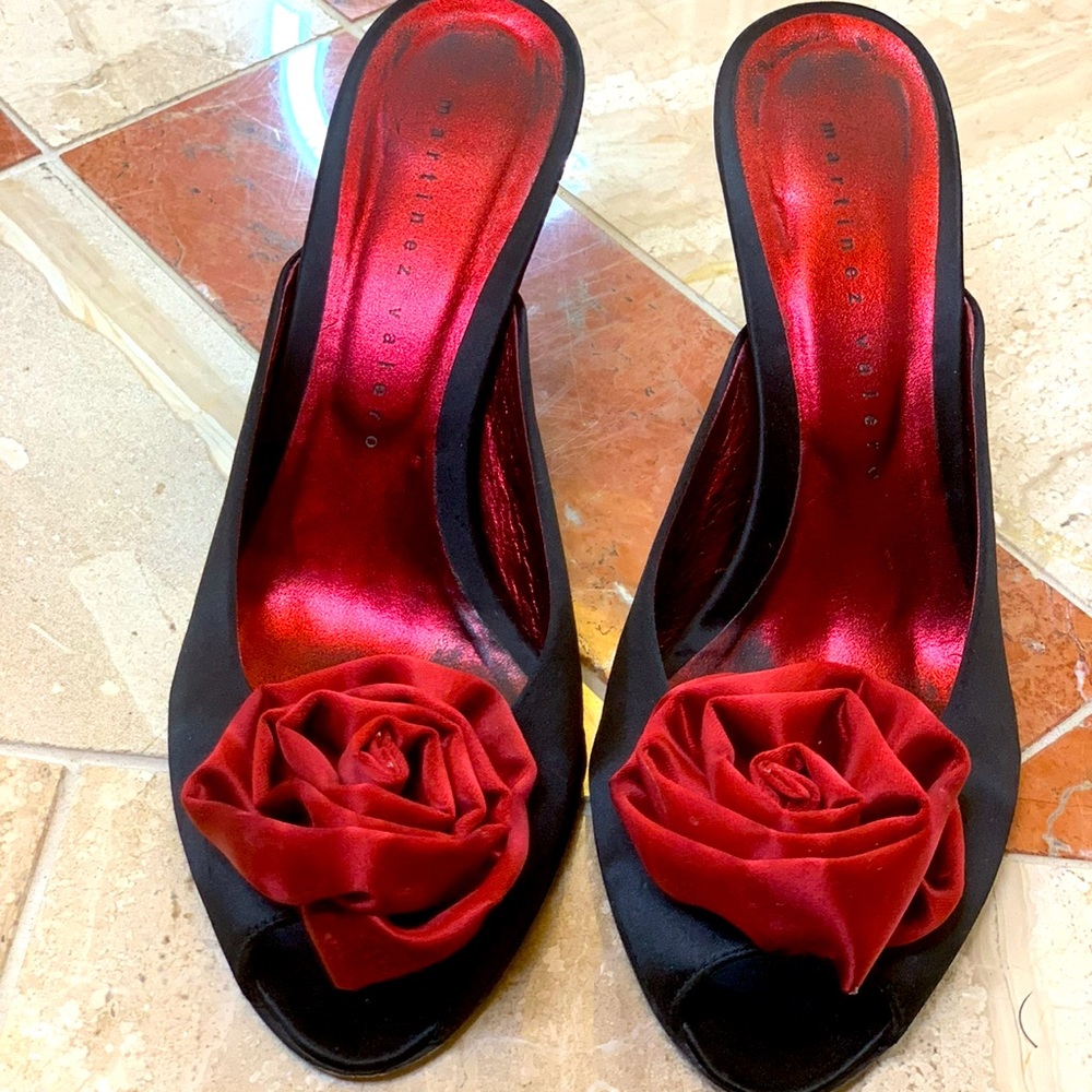 Martinez Valero Size8 Black and Red satin